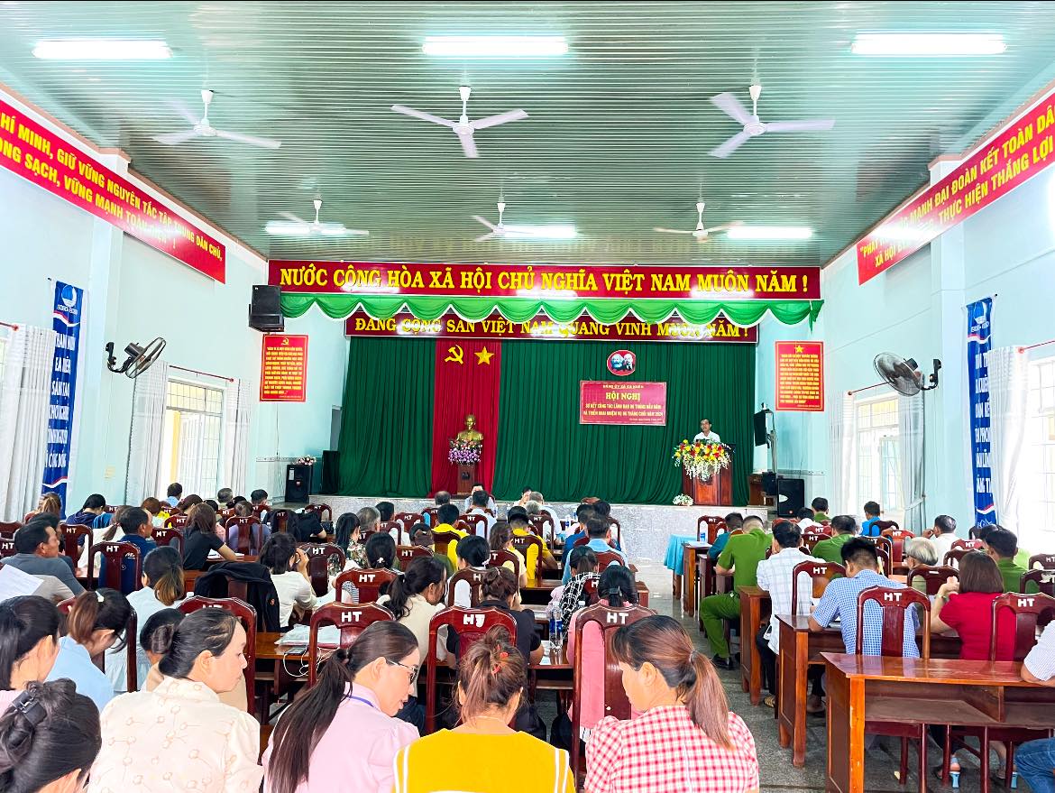 Đảng bộ xã Ea Kuêh tổ chức lễ trao tặng huy hiệu 55, 50 năm tuổi Đảng và hội nghị sơ kết công tác 6 tháng đầu năm, phương hướng, nhiệm vụ 6 tháng cuối năm 2024